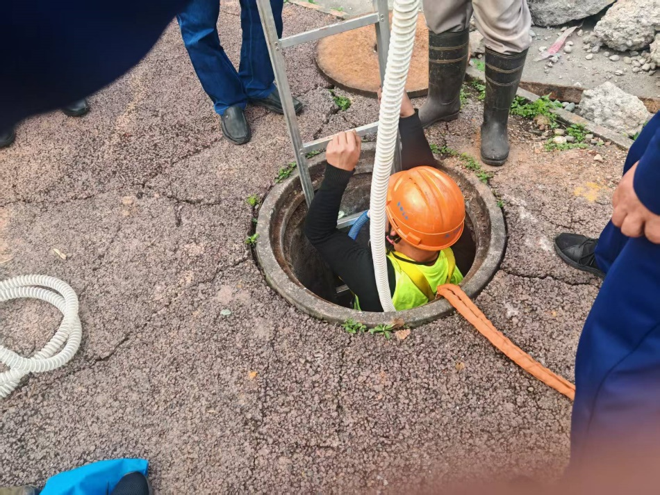 化工園區(qū)西區(qū)污水提升項目 有限空間作業(yè)順利完成(圖3)