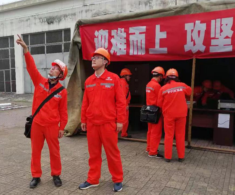 弘旭公司黨委書(shū)記熊輝率隊(duì)赴中海瀝青項(xiàng)目部檢查指導(dǎo)并慰問(wèn)員工(圖2)