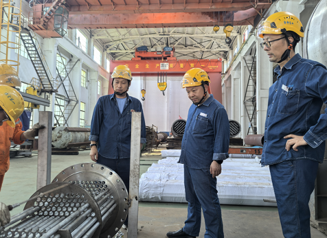 弘旭公司總經(jīng)理劉小東帶隊督導(dǎo)設(shè)備制造安全生產(chǎn)專項檢查